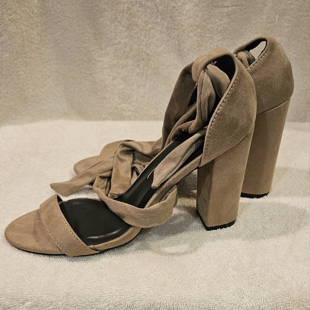 SO ME HEELS